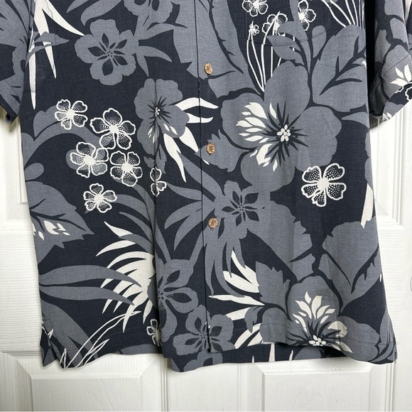 Tommy Bahama Men's Medium 100% Silk Button Down Hawaiian Shirt Floral Black Gray - Picture 5 of 12